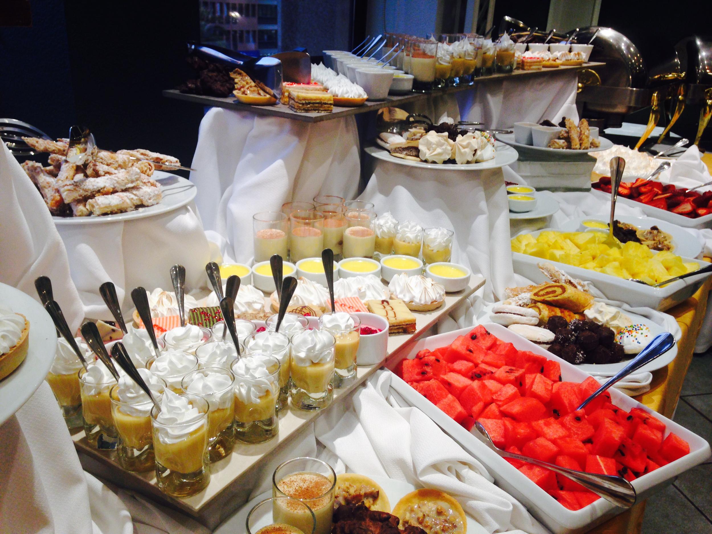 Hotel Regal Pacific Santiago de Chile Exteriér fotografie A dessert buffet