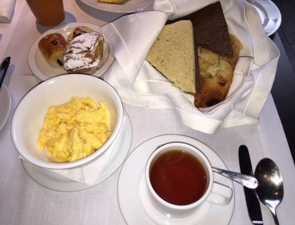 Hotel Regal Pacific Santiago de Chile Exteriér fotografie A typical breakfast at the restaurant