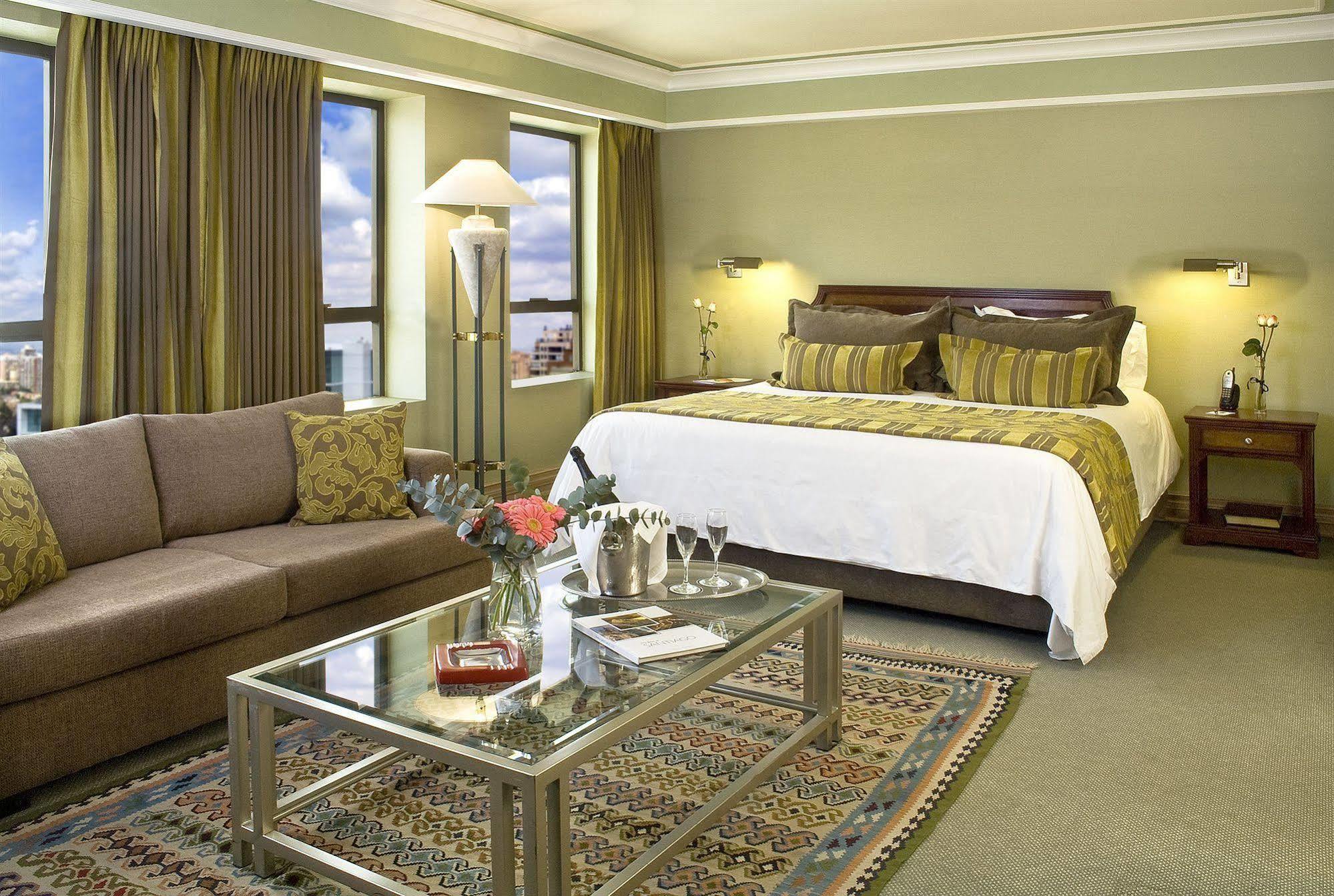 Hotel Regal Pacific Santiago de Chile Exteriér fotografie A room at the hotel